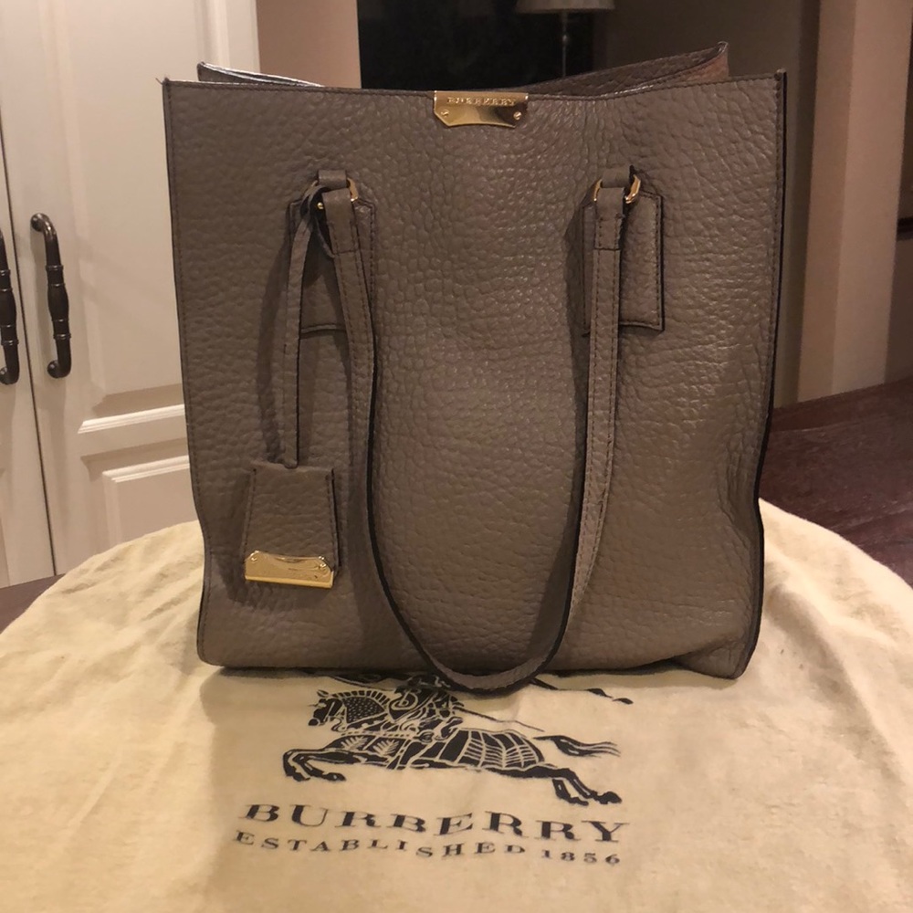 😍Burberry laptop or book bag